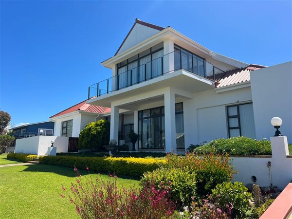 6 Bed House in Herolds Bay