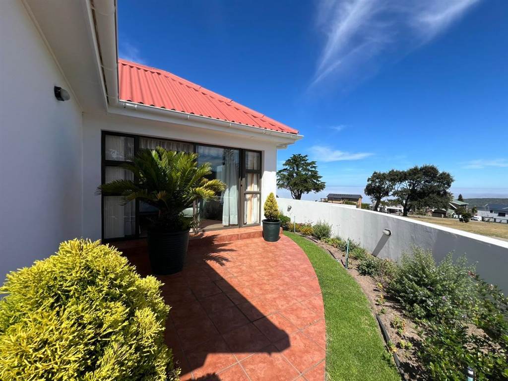 6 Bed House in Herolds Bay photo number 5