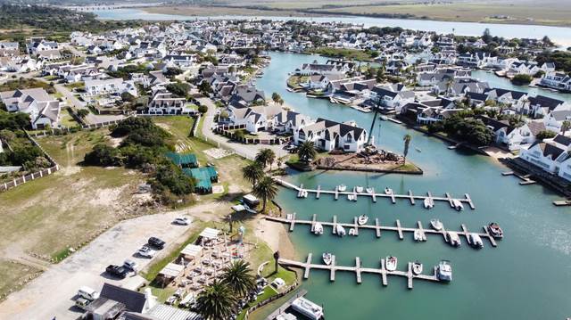 3 Bed Apartment in St Francis Bay Canals photo number 6