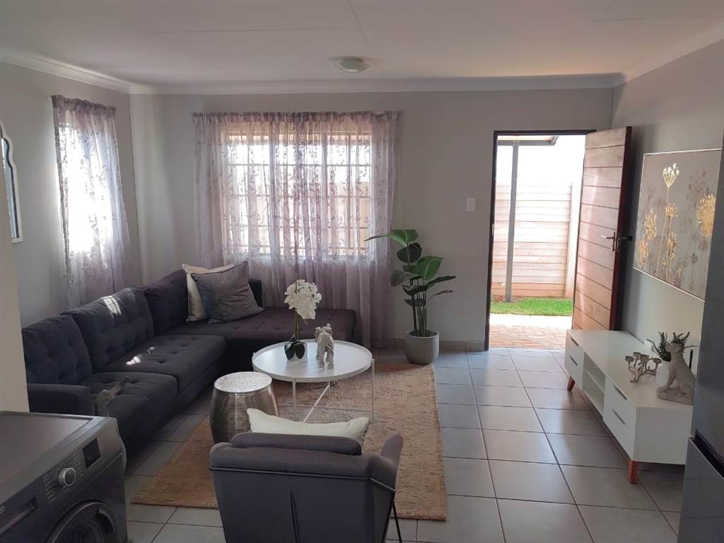 3 Bed House in Olifantsfontein photo number 3