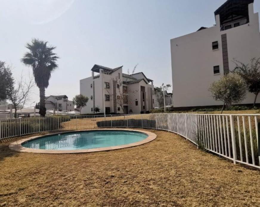 1 Bed Townhouse in Fourways photo number 5