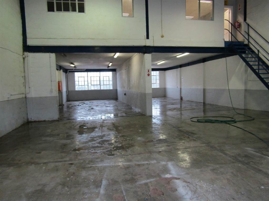 422  m² Industrial space in New Germany photo number 1