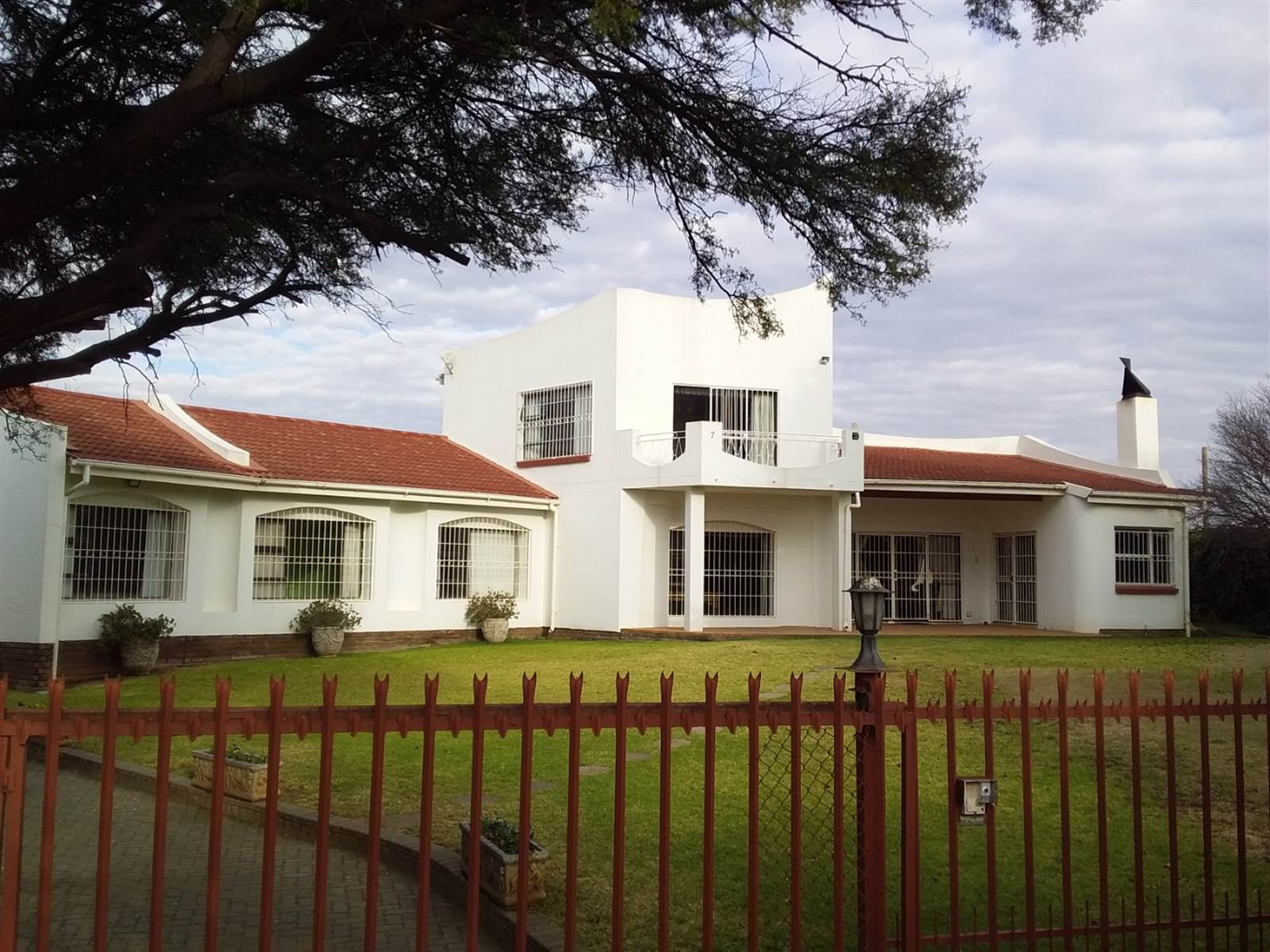 5 Bed House in Aliwal North photo number 1