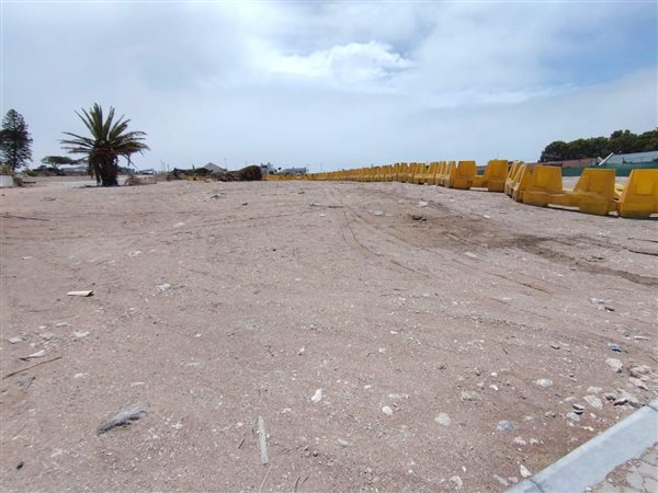 379 m² Land