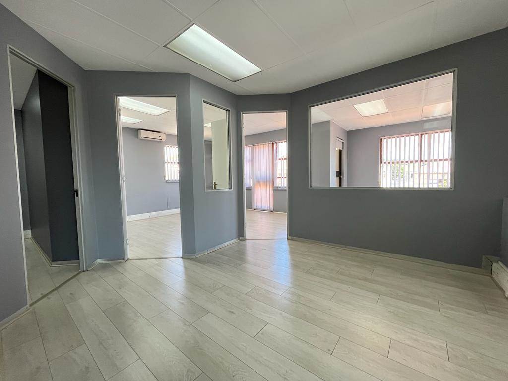 150  m² Commercial space in Lonehill photo number 5