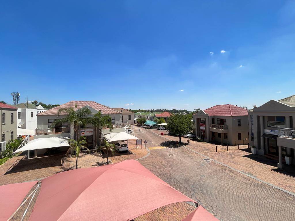 150  m² Commercial space in Lonehill photo number 3