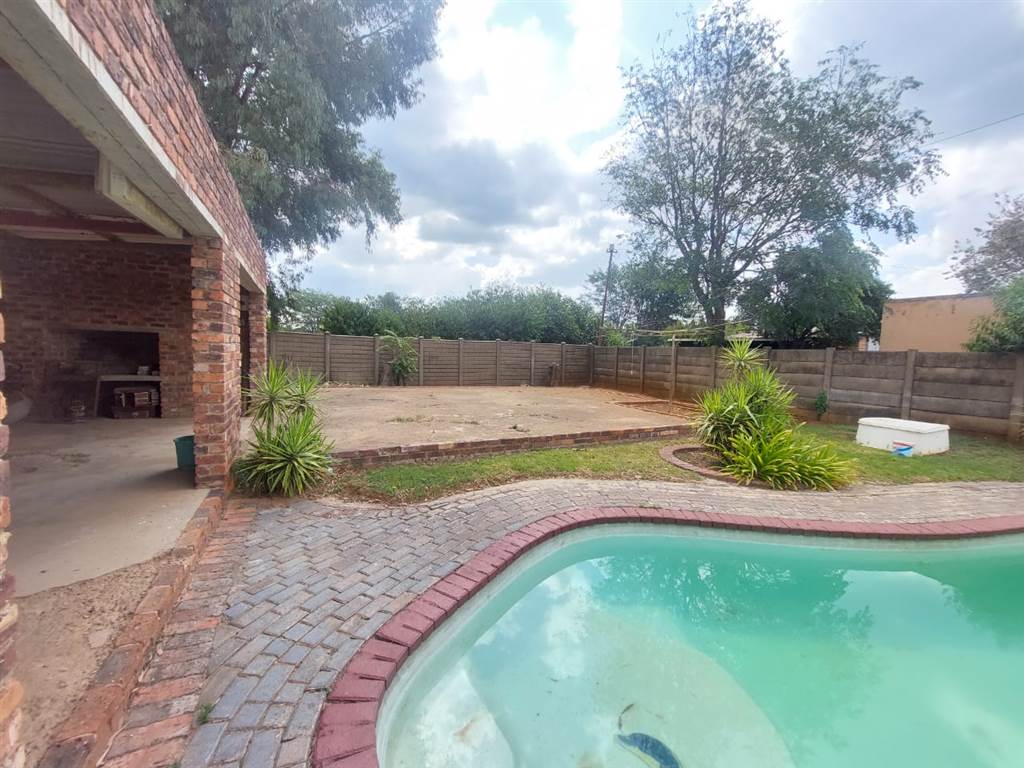 3 Bed House in Vereeniging photo number 17