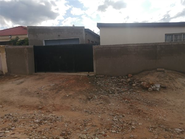 18 Bed House in Seshego