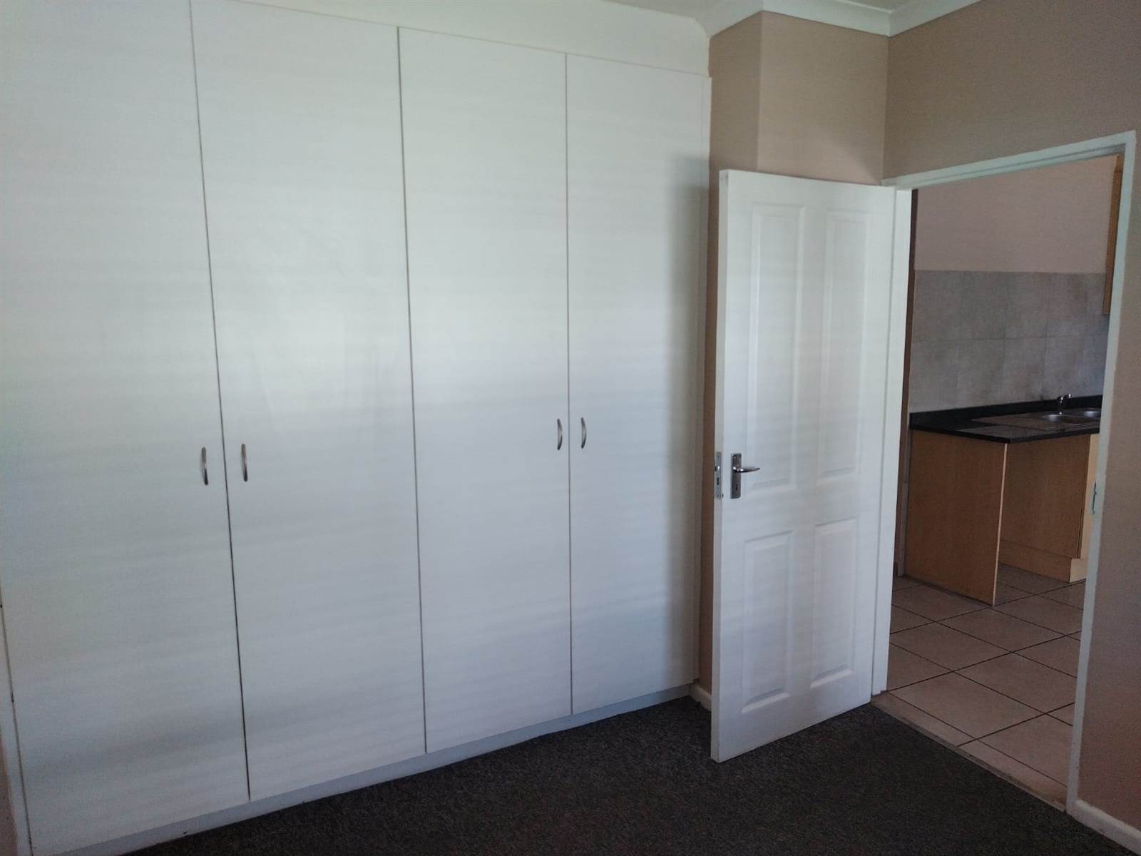 2 Bed Apartment in Kraaifontein Central photo number 10