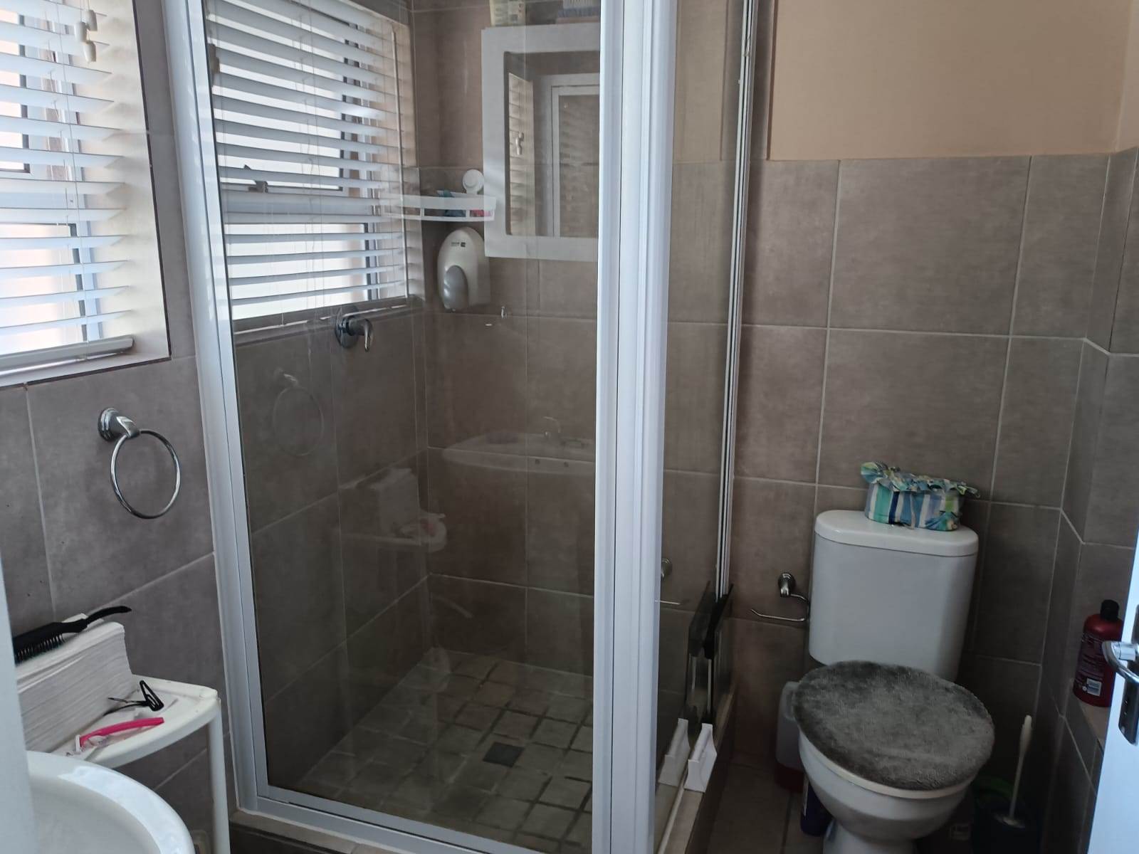 2 Bed Apartment in Kraaifontein Central photo number 13
