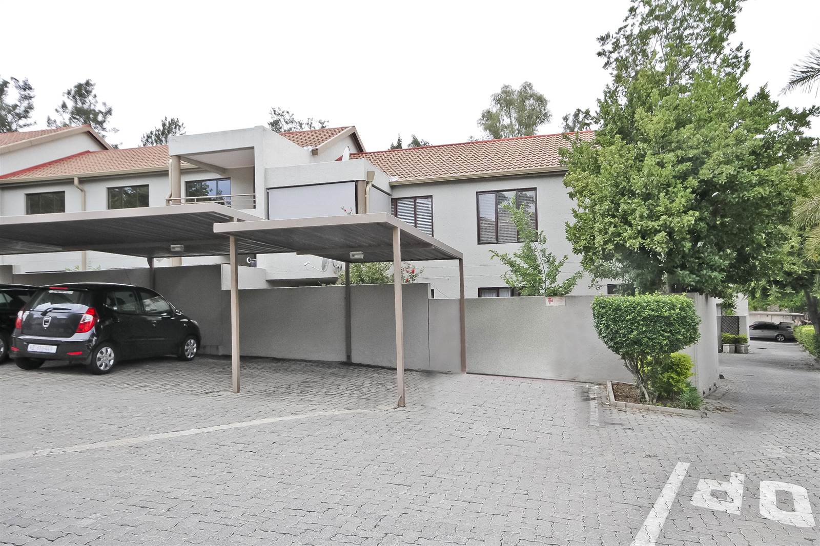 3 Bed Apartment in Douglasdale photo number 1