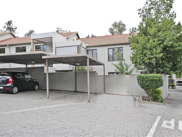 3 Bed Apartment in Douglasdale