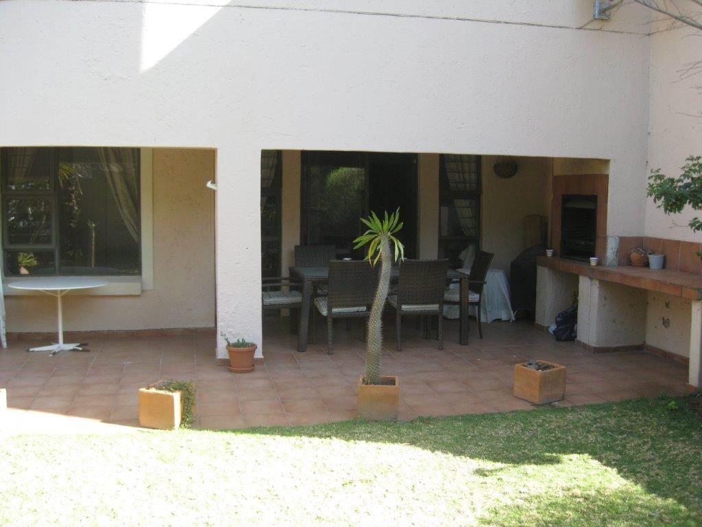 2 Bed Townhouse in Bryanston photo number 17