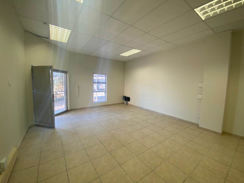 50  m² Commercial space in Melodie photo number 9