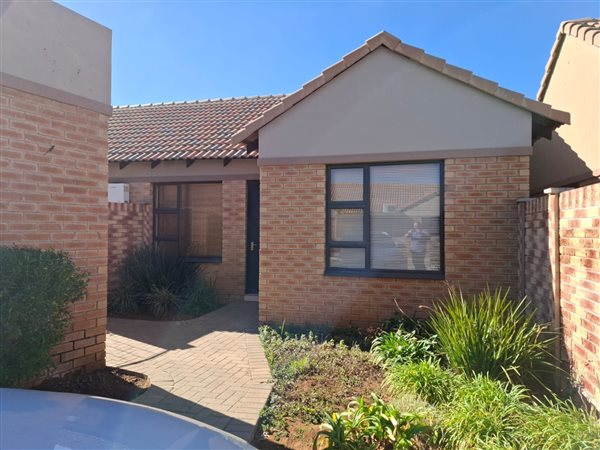 3 Bedroom Townhouse 3 Bedroom Townhouse
