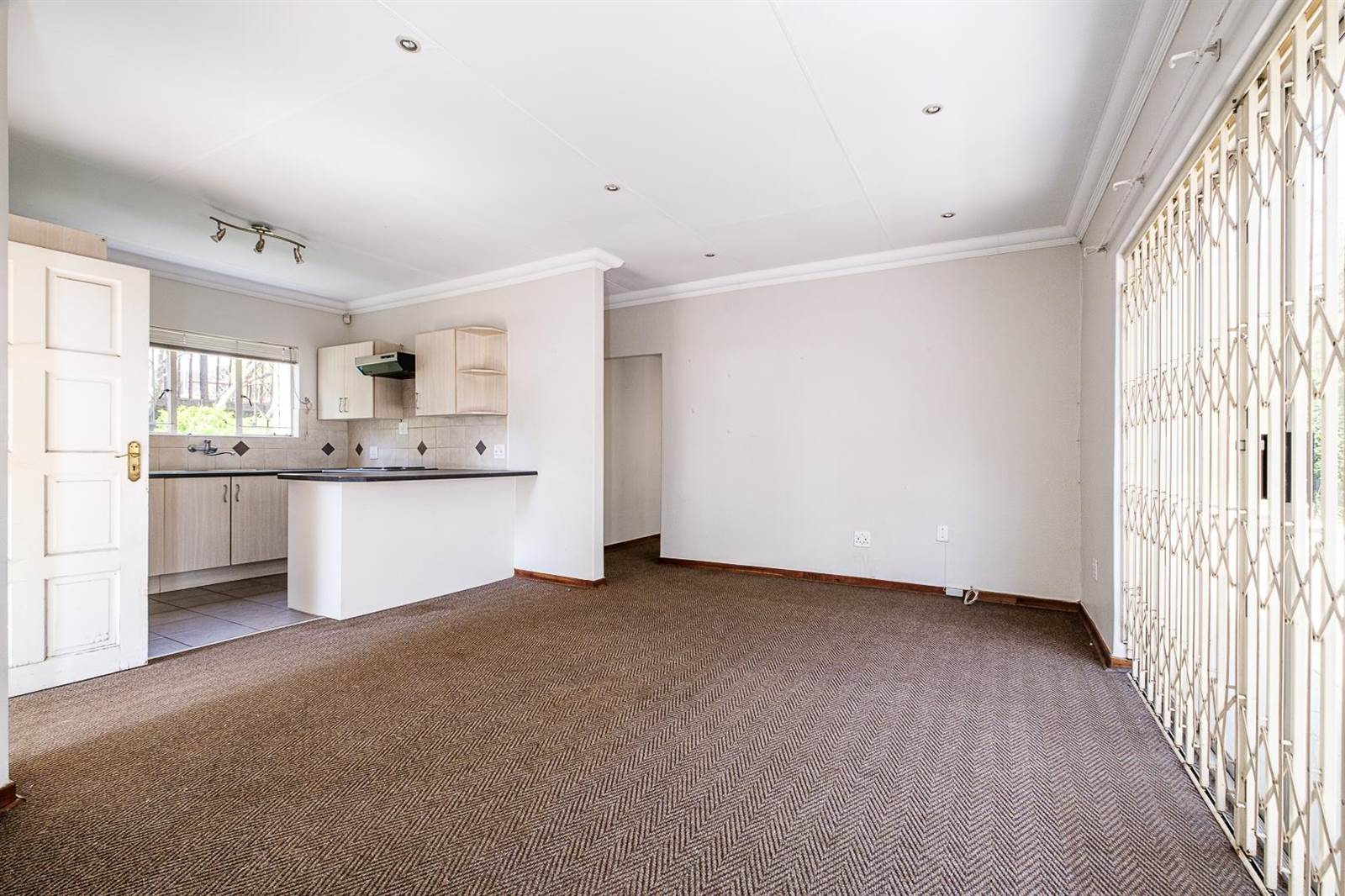 4 Bed House in Craighall Park photo number 23