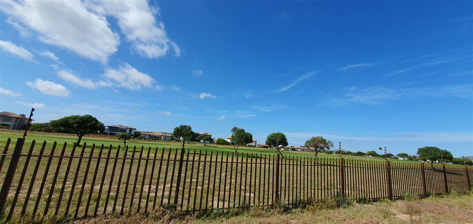 839 m² Land available in Country Club photo number 1