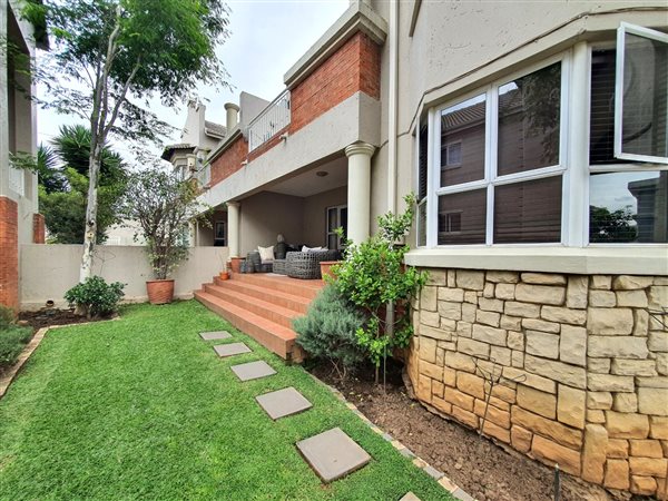 3 Bedroom Townhouse 3 Bedroom Townhouse