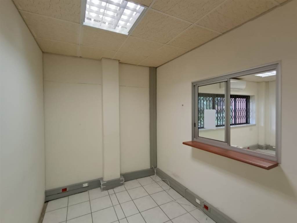 175  m² Commercial space in Empangeni Central photo number 9