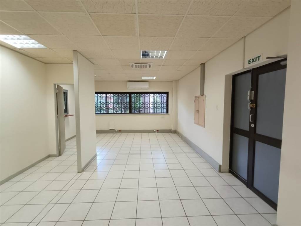175  m² Commercial space in Empangeni Central photo number 4