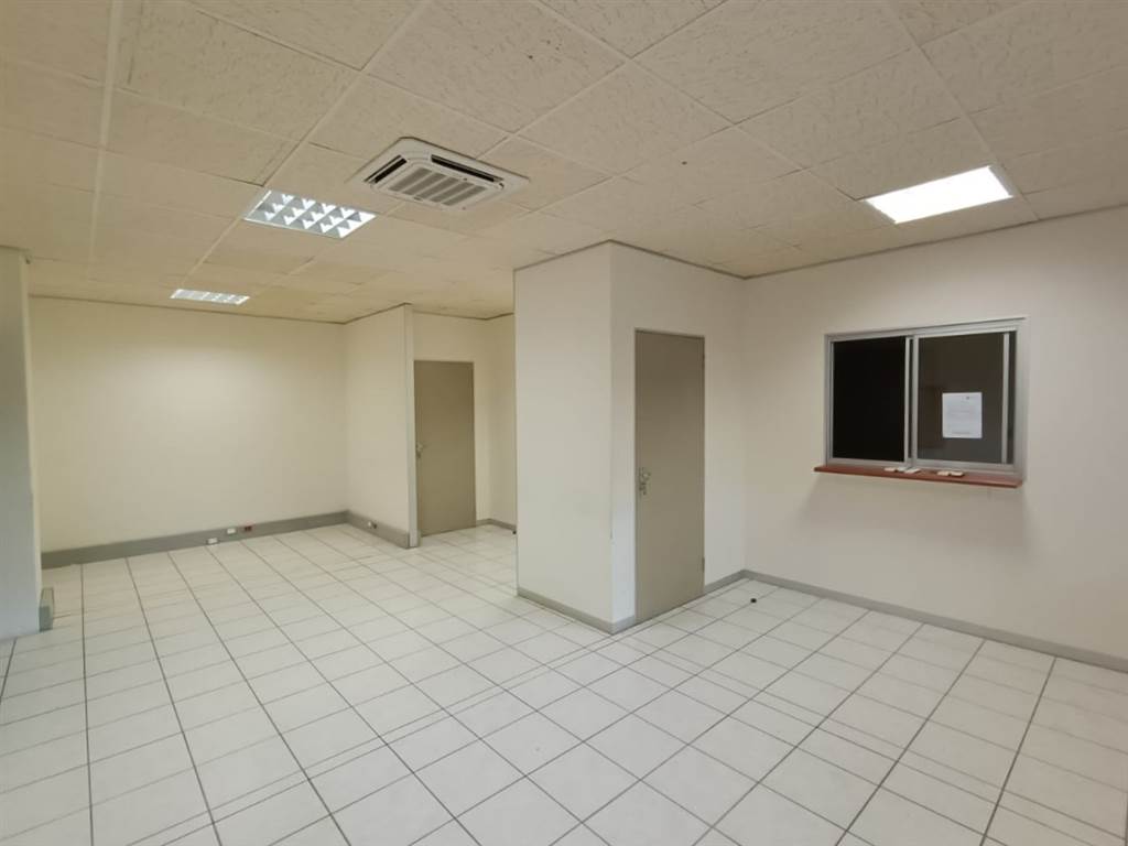 175  m² Commercial space in Empangeni Central photo number 6