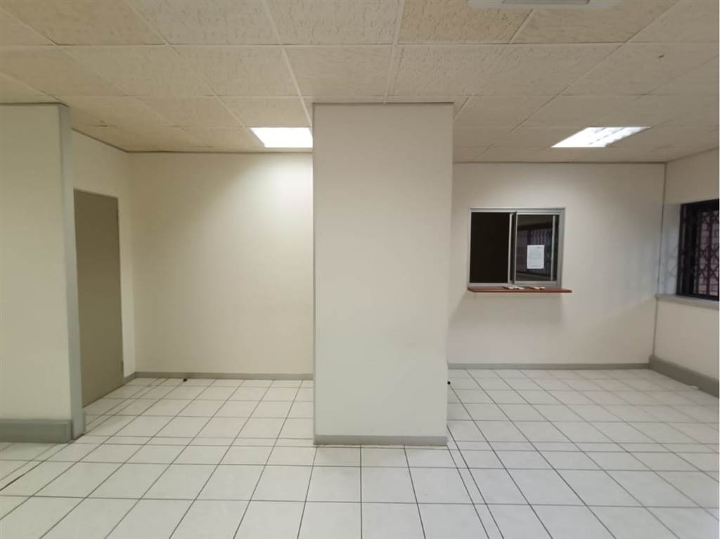 175  m² Commercial space in Empangeni Central photo number 7