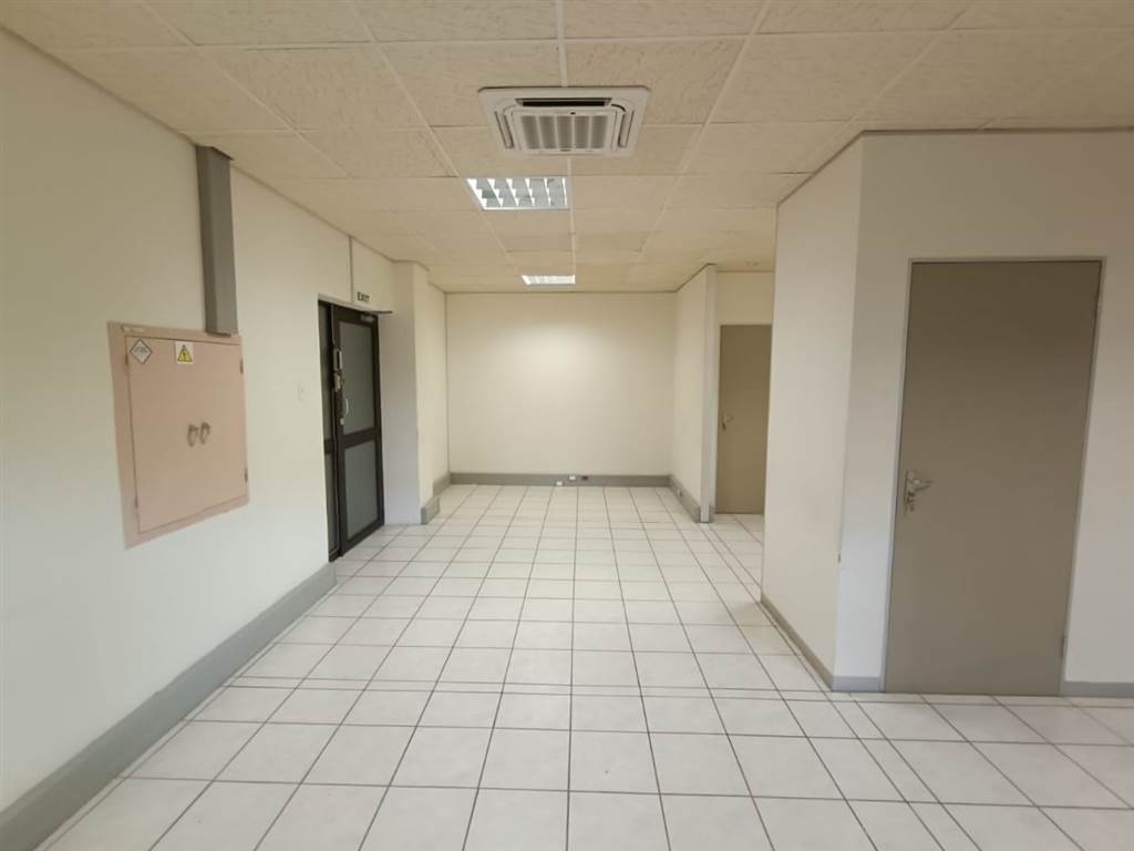 175  m² Commercial space in Empangeni Central photo number 5
