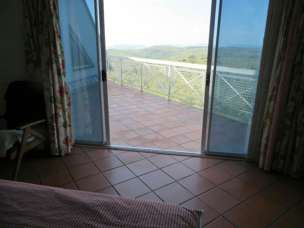 5 Bed House in Hartbeespoort Dam photo number 21