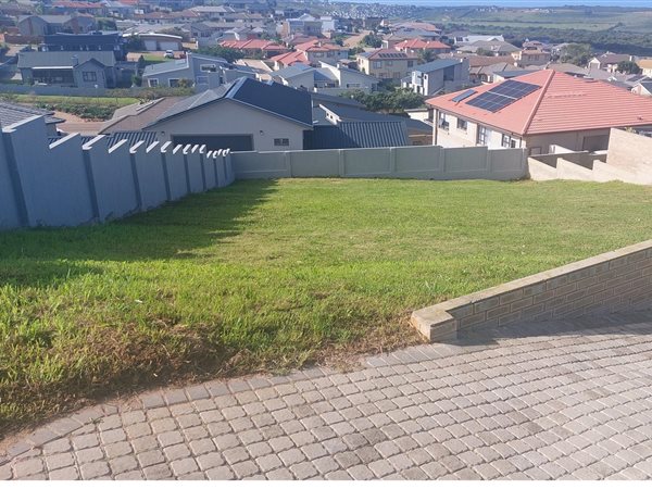 572 m² Land