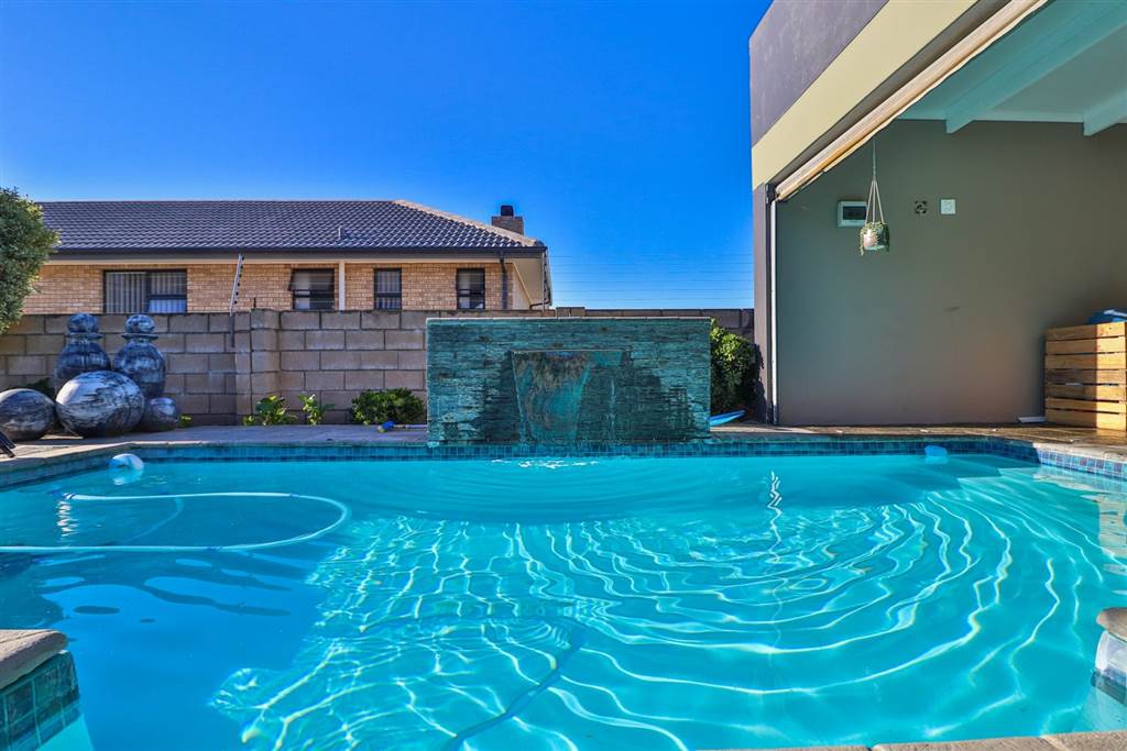 4 Bedroom House 4 Bedroom House