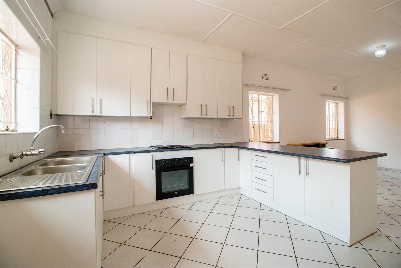 3 Bed House in Rosettenville photo number 7