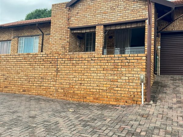 4 Bedroom Townhouse 4 Bedroom Townhouse