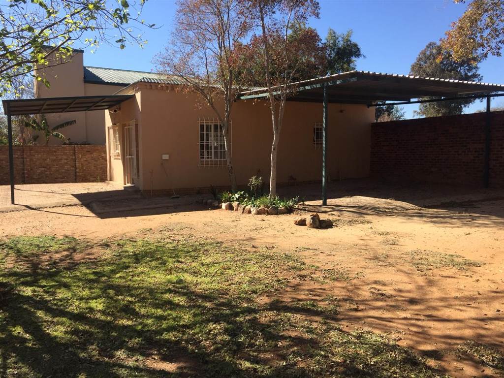 5 Bed House in Mnandi AH photo number 7