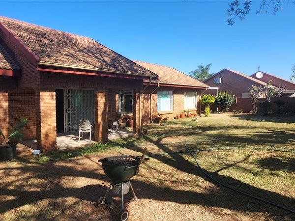 3 Bedroom Townhouse 3 Bedroom Townhouse