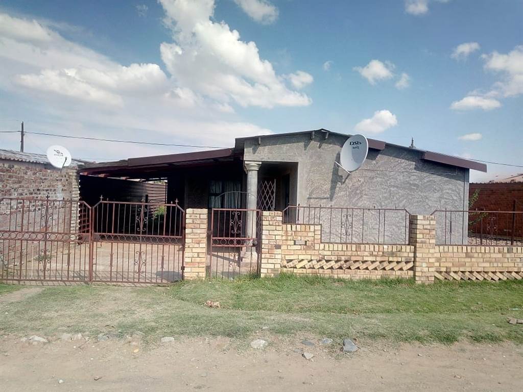 3 Bed House in Thabong photo number 24