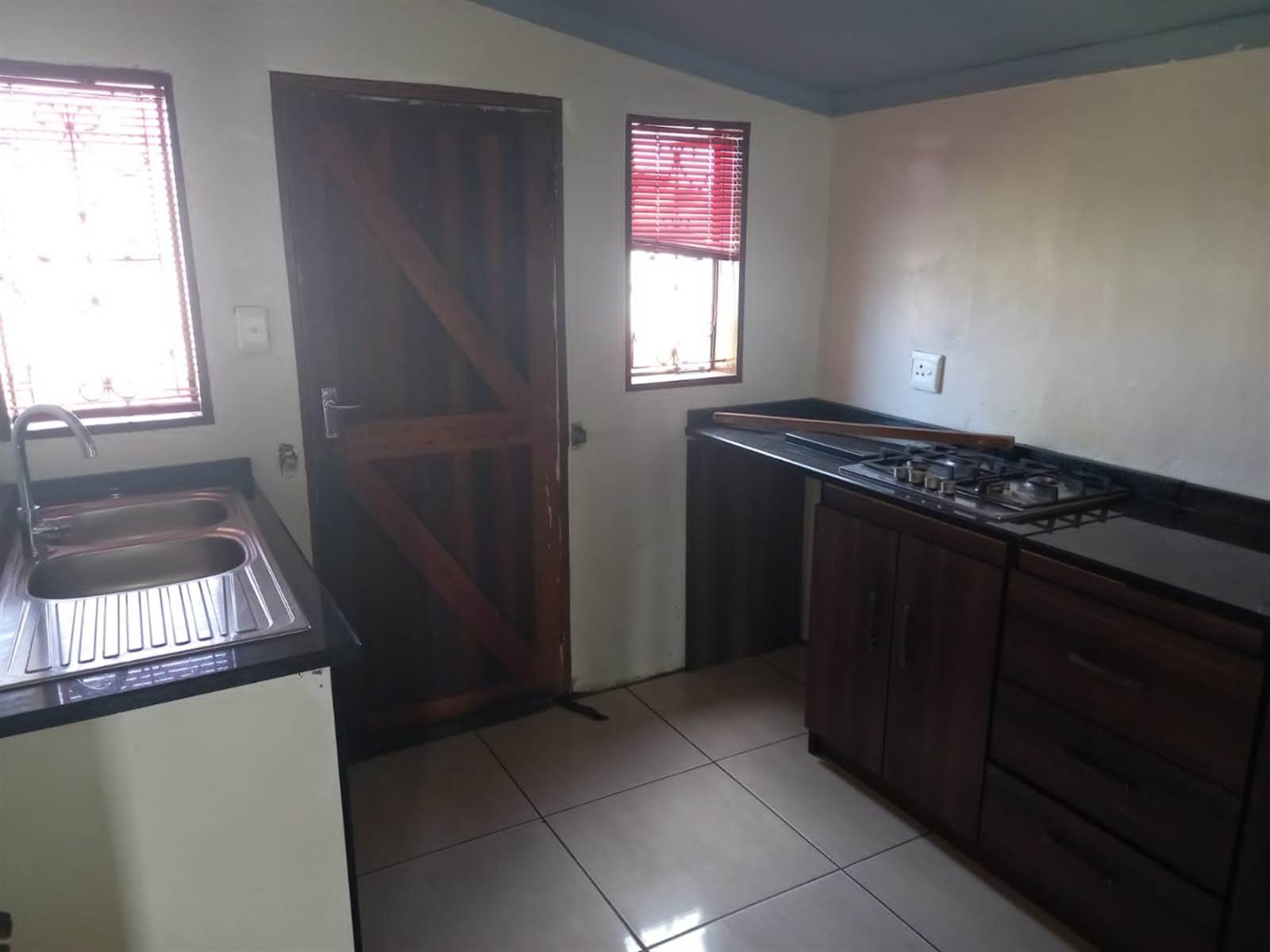 3 Bed House in Thabong photo number 9