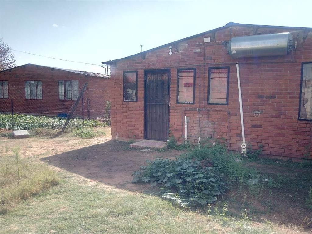 3 Bed House in Thabong photo number 23