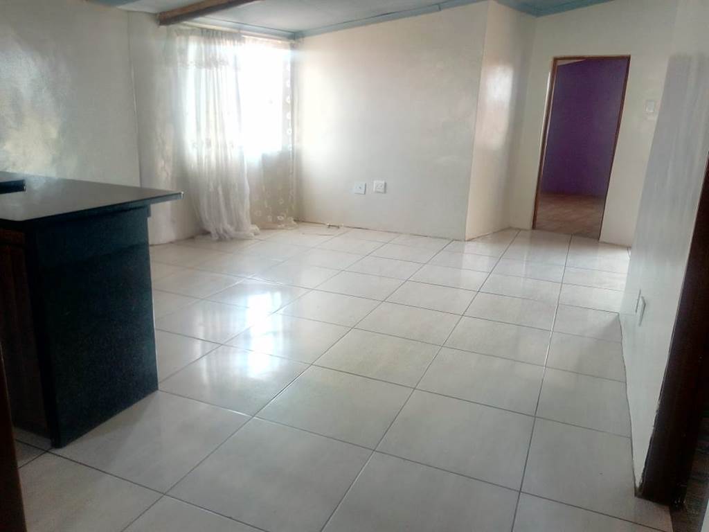 3 Bed House in Thabong photo number 6