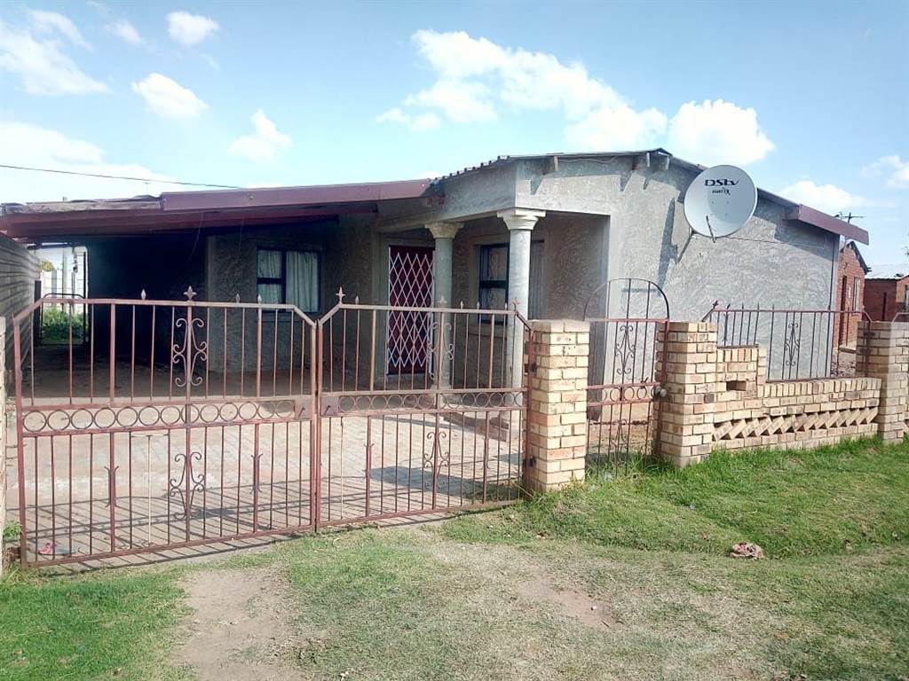 3 Bed House in Thabong photo number 1