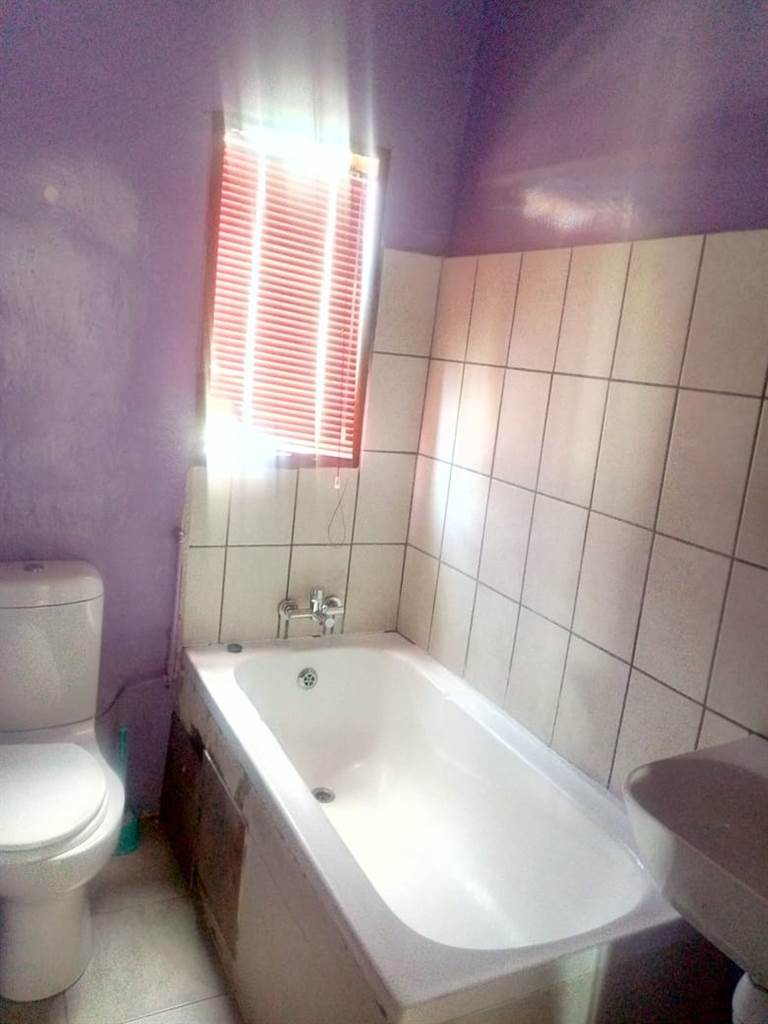 3 Bed House in Thabong photo number 12