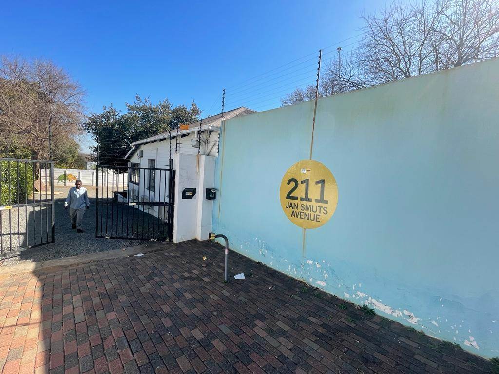 170  m² Commercial space in Rosebank photo number 1