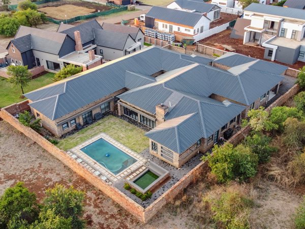 5 Bed House in The Ridge Estate