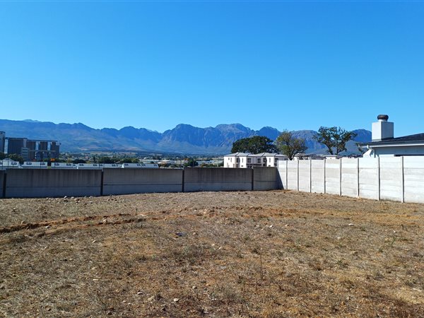 704 m² Land 704 m² Land