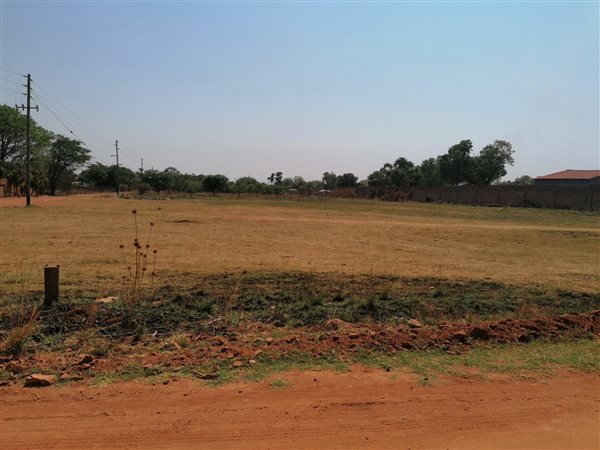 1.1 ha Land available in The Orchards