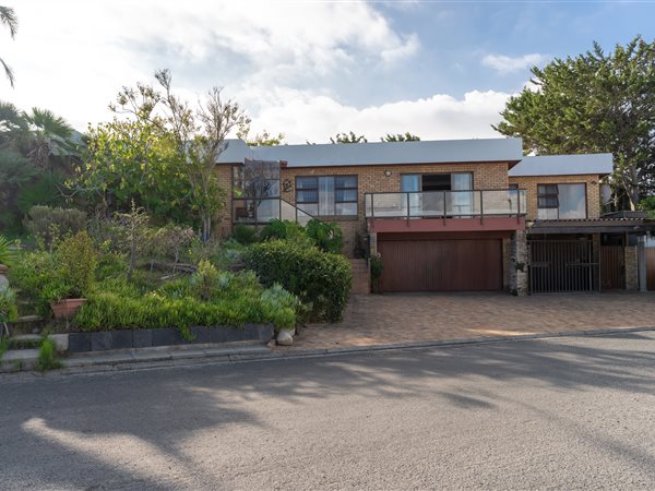 4 Bedroom House 4 Bedroom House