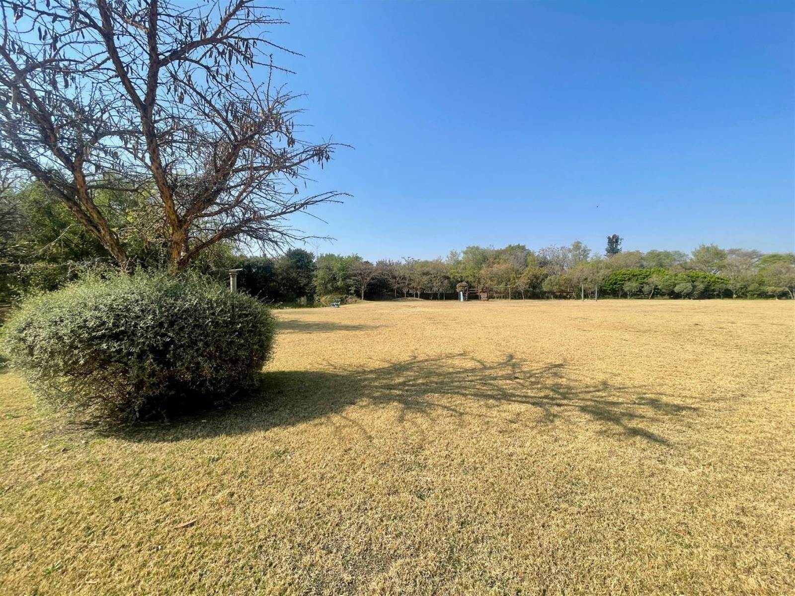 9000 m² Land available in Waterfall Equestrian Estate photo number 4