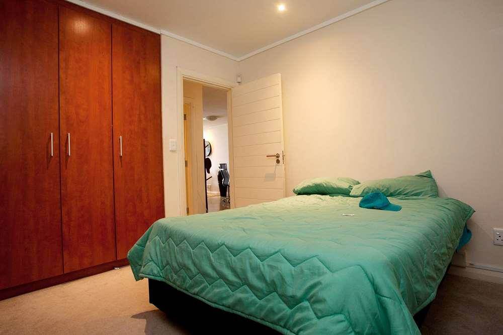 2 Bed Apartment in Humewood photo number 15
