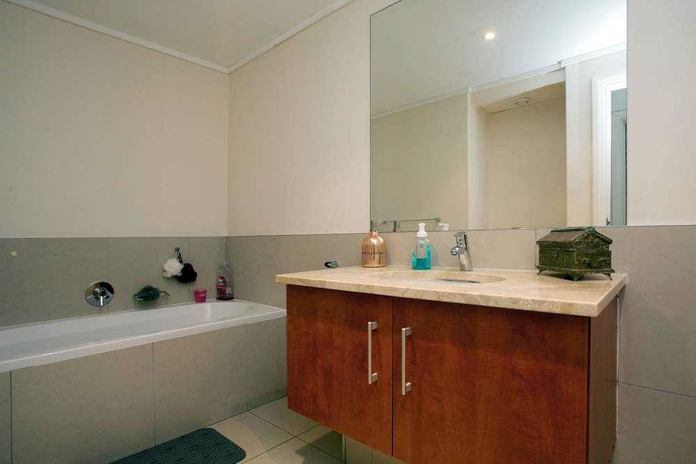 2 Bed Apartment in Humewood photo number 16