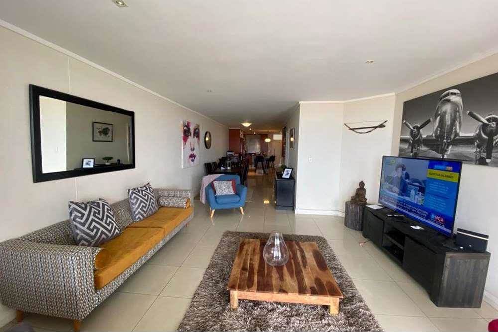 2 Bed Apartment in Humewood photo number 3