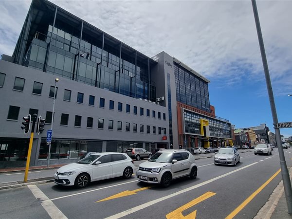 571  m² Commercial space in Woodstock